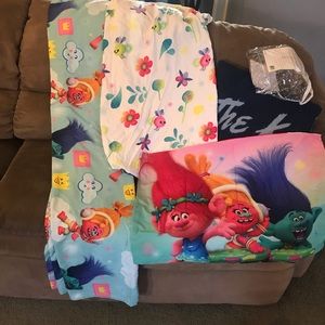 Trolls twin comfort set with sheets